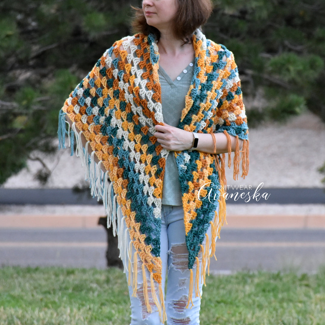 Crochet Triangle Shawl | La LUCIA