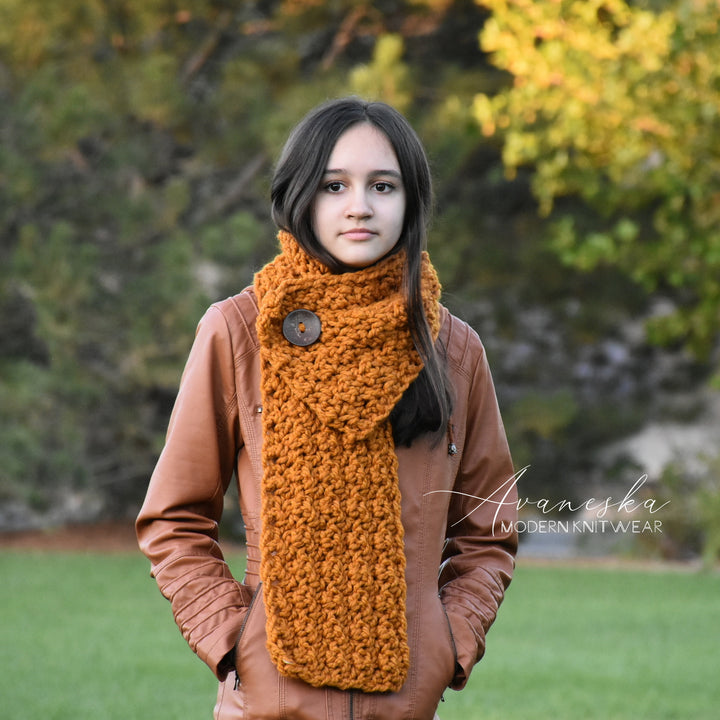 Chunky Buttoned Scarf | The VILNIUS