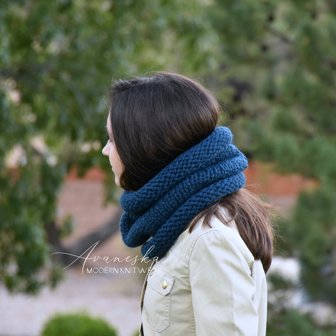 Woman's Knit Crochet Wool Winter Bulky Chunky Collar Scarf