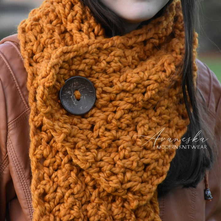 Chunky Buttoned Scarf | The VILNIUS