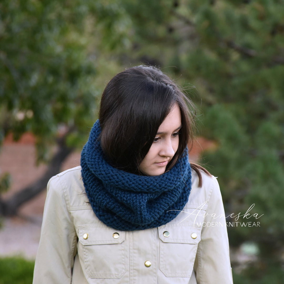 Woman's Knit Crochet Wool Winter Bulky Chunky Collar Scarf