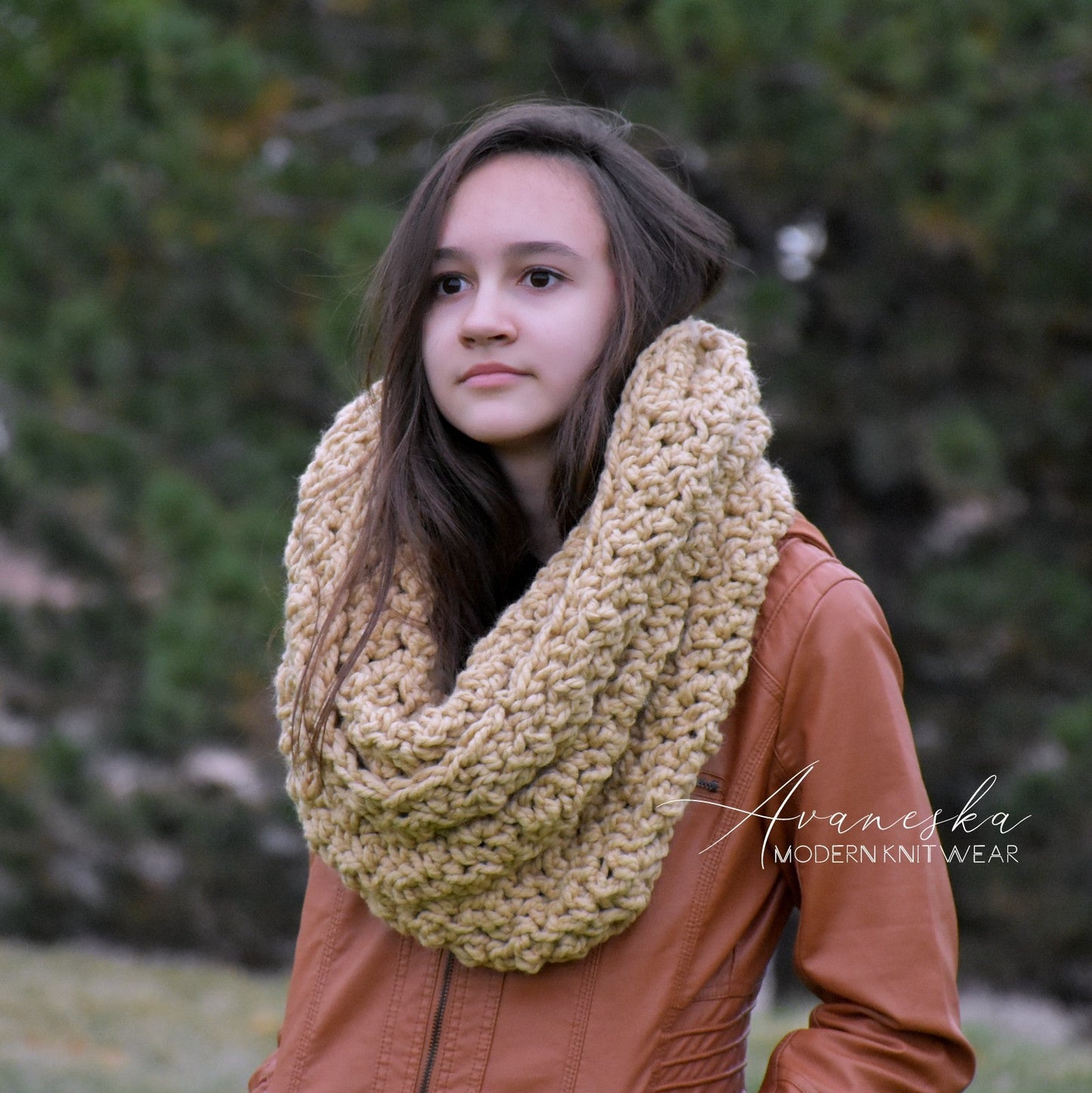 Woman's Knit Crochet Wool Winter Bulky Chunky Oversized Snood Scarf