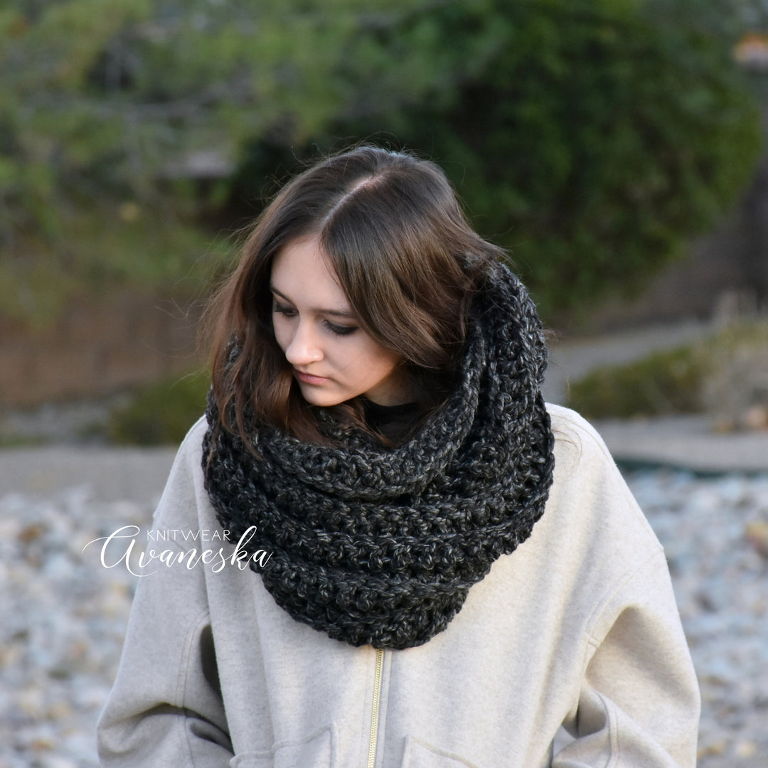 Chunky Infinity Scarf | THE DRESDEN