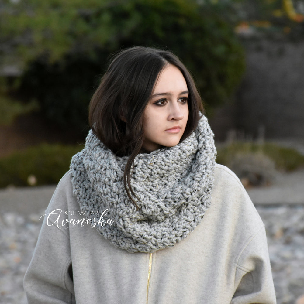Handmade Women Winter Woolen Crochet Knit Chunky Infinity Scarf Cowl Wrap Snood