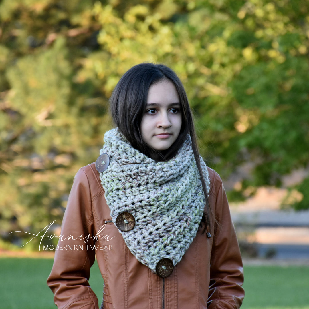 Chunky Buttoned Scarf | THE NORTH BAY