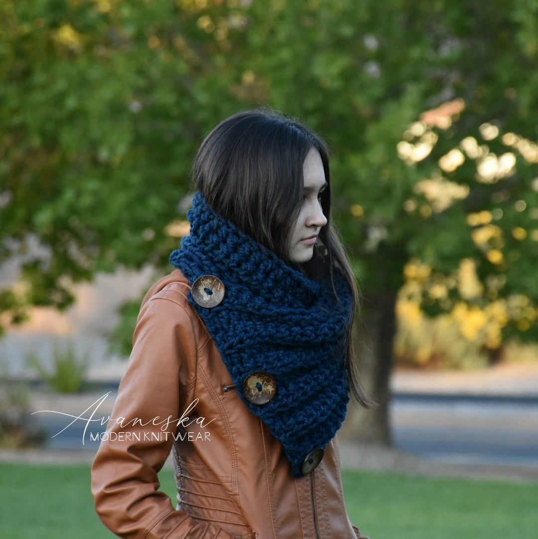 Chunky Buttoned Scarf | THE BOSTON