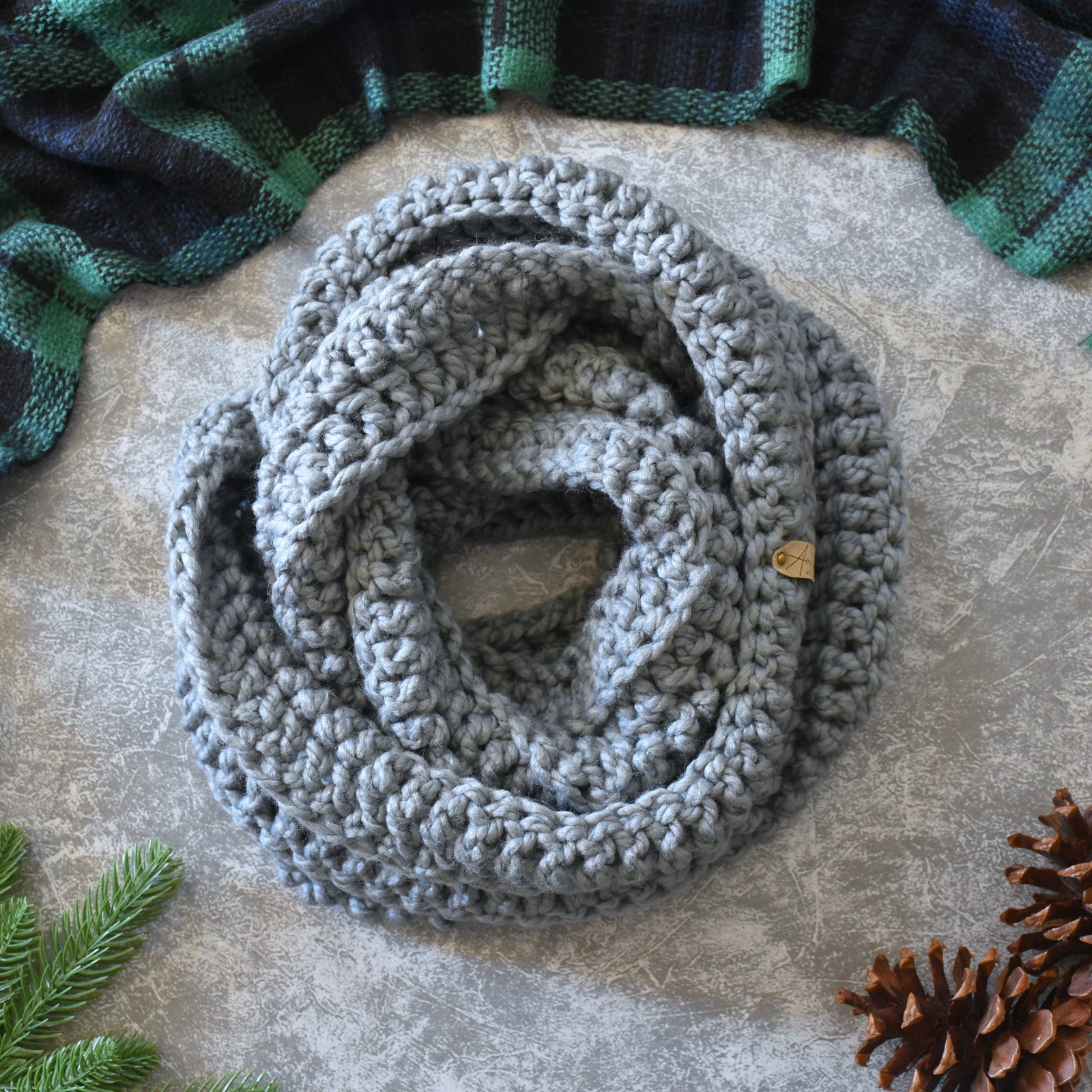 Chunky Infinity Scarf | THE ZURICH – Avaneska Knitwear