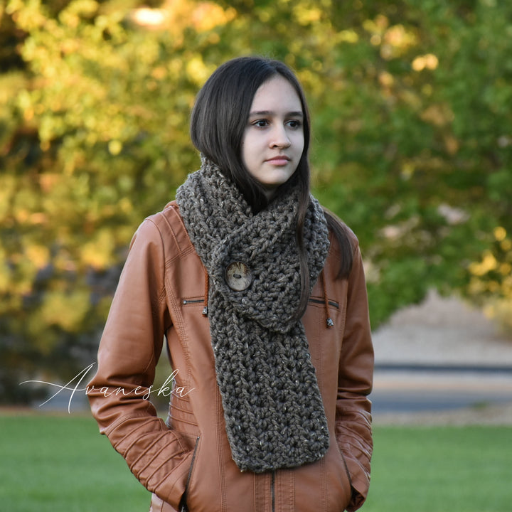 Chunky Buttoned Scarf | THE KIEV