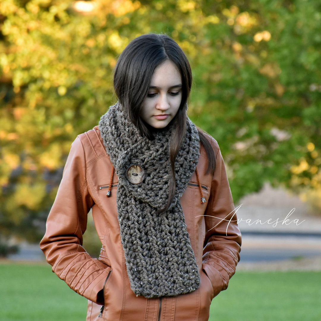 Chunky Buttoned Scarf | THE KIEV