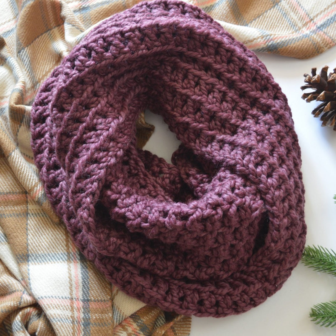 Knitted Women's Chunky Infinity Scarf | THE ELLY
