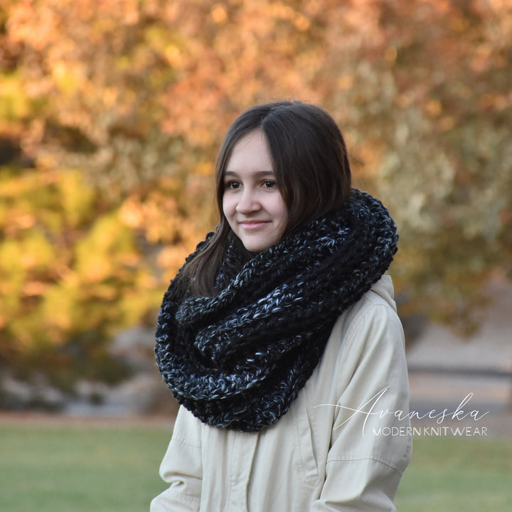 Knitted Women's Chunky Infinity Scarf | THE WASHINGTON