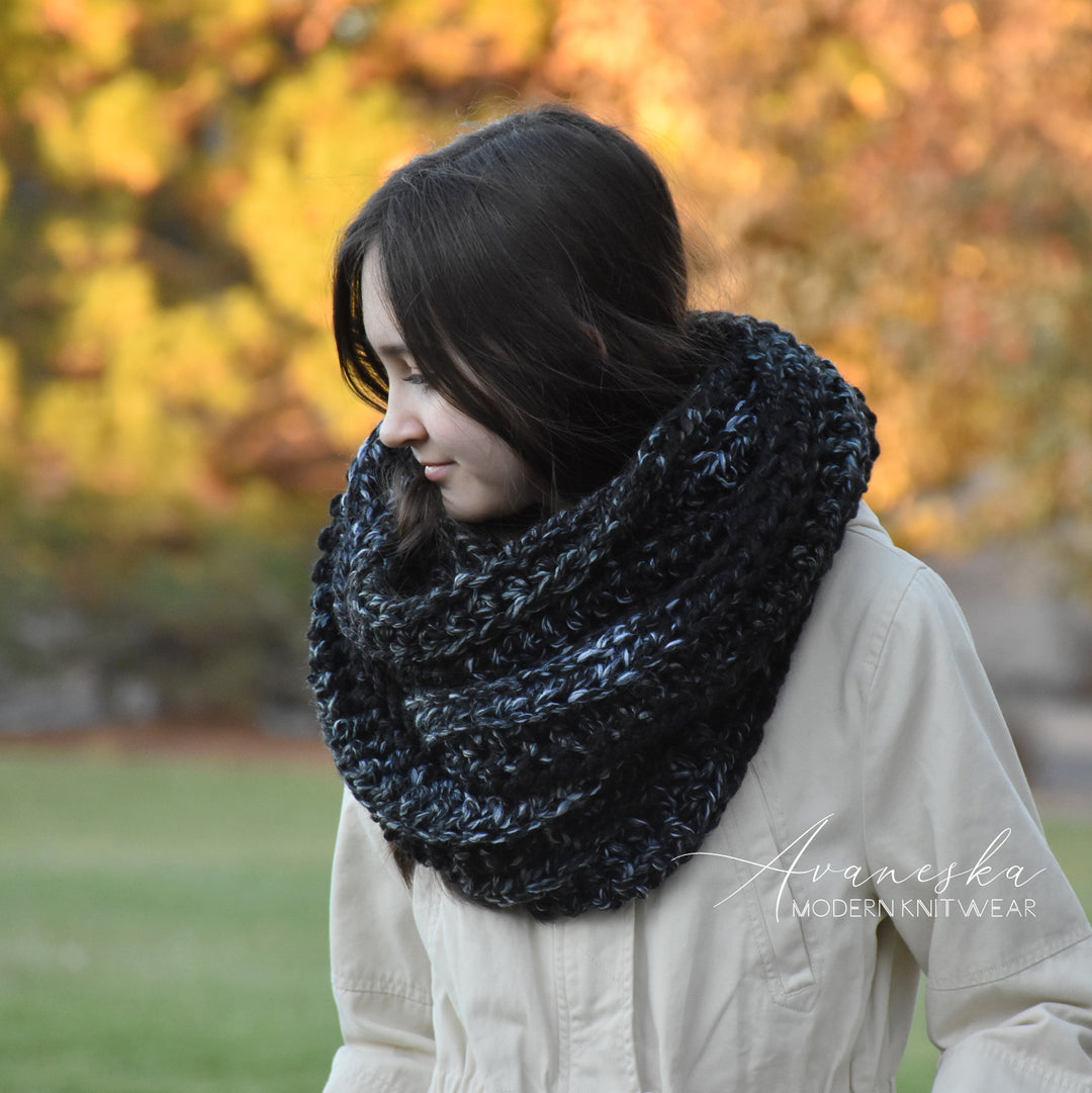 Knitted Women's Chunky Infinity Scarf | THE WASHINGTON