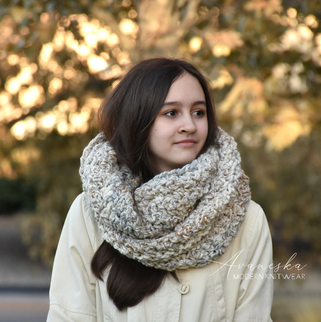 Knitted Women's Chunky Infinity Scarf | THE DUBLIN