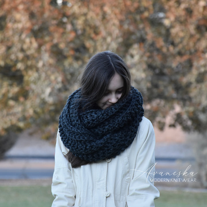 Knitted Women's Chunky Infinity Scarf | THE DRESDEN